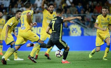 Cristiano Ronaldo scores against Frosinone.