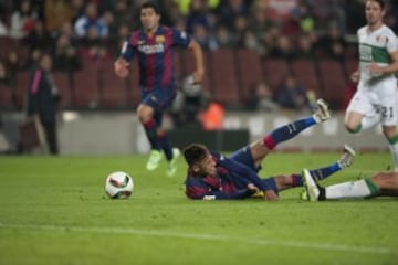 3-0. Jugada del penalti que Enzo Roco hizo a Neymar. Messi marcó desde los once metros.