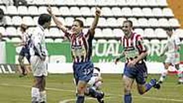 <B>CON ALGUNOS PROBLEMAS</B>. Los rojiblancos tuvieron más problemas de la cuenta para lograr la victoria ante un flojo conjunto jiennense.