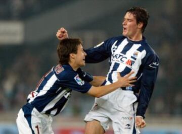 Empezó su carrera en la Real Sociedad en el filial, pasó al primer equipo en la temporada 2000/2001. En la imagen Gabilondo celebra un gol con Aranburu.