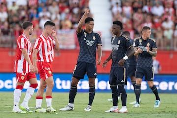 1-1. Jude Bellingham celebra el primer tanto que marca en el minuto 18 de partido.