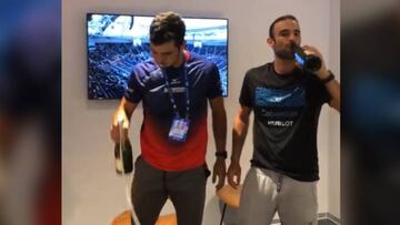 Cabal y Farah celebran su triunfo con champagne