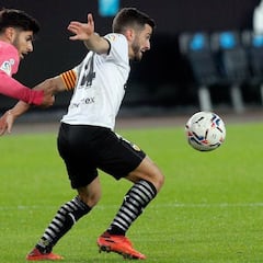 Mayúsculo Gayà, triplete de Carlos Soler y chapeau al VAR