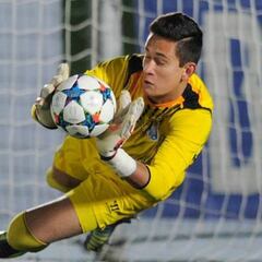 Chivas, cerca de lograr el préstamo de Raúl Gudiño