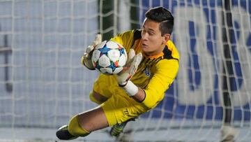 Chivas, cerca de lograr el préstamo de Raúl Gudiño
