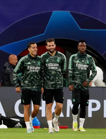 Lucas Vázquez y Nacho, que pueden ser titulares hoy, junto a Vinicius en Leipzig.