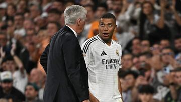 Real Madrid's French forward #09 Kylian Mbappe talks with Real Madrid's Italian coach Carlo Ancelotti as he leaves the pitch during the Spanish league football match between Real Madrid CF and Deportivo Alaves at the Santiago Bernabeu stadium in Madrid on September 24, 2024. (Photo by JAVIER SORIANO / AFP)
