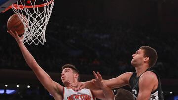 NEW YORK, NY - NOVEMBER 09: Willy Hernangomez #14 of the New York Knicks puts up a layup against Brook Lopez #11 of the Brooklyn Nets during the second half at Madison Square Garden on November 9, 2016 in New York City. NOTE TO USER: User expressly acknowledges and agrees that, by downloading and or using this photograph, User is consenting to the terms and conditions of the Getty Images License Agreement. Michael Reaves/Getty Images/AFP
== FOR NEWSPAPERS, INTERNET, TELCOS & TELEVISION USE ONLY ==