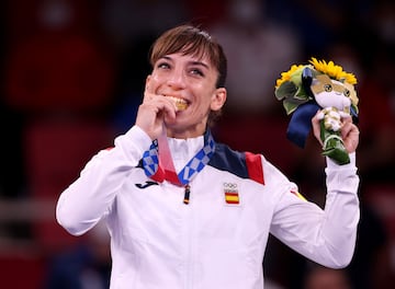 La karateka Sandra Sánchez consiguió el oro olímpico en karate kata en Japón, la cuna del arte marcial.