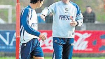 <b>¿Y EN ATAQUE? </b>El argentino Herrera es una de las opciones para la delantera de Lotina.