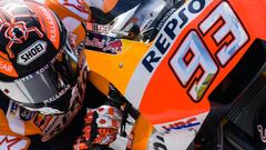 TOPSHOT - Repsol Honda Team&#039;s Spanish rider Marc Marquez takes a corner during the first day of the 2018 MotoGP pre-season test at the Sepang International Circuit in Sepang on January 28, 2018. / AFP PHOTO / MOHD RASFAN