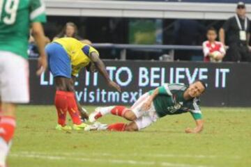 El futbolista del León sufrió una lesión en la pierna derecha luego de que chocara con el ecuatoriano Segundo Castillo en un juego amistoso previo al Mundial de Brasil 2014. Ambos jugadores se perdieron la justa ecuménica.