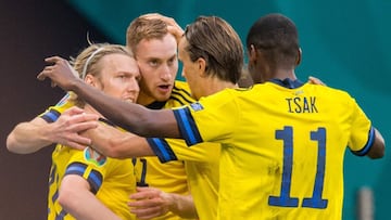 Los jugadores de Suecia celebran un gol marcado durante la Eurocopa.