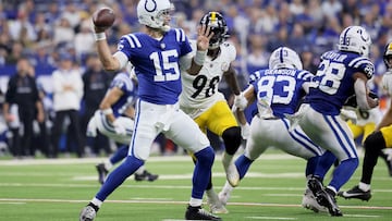 INDIANAPOLIS, INDIANA - SEPTEMBER 29: Joe Flacco (15) of the Indianapolis Colts passes against the Pittsburgh Steelers during the first half at Lucas Oil Stadium on September 29, 2024 in Indianapolis, Indiana. Andy Lyons/Getty Images/AFP (Photo by ANDY LYONS / GETTY IMAGES NORTH AMERICA / Getty Images via AFP)