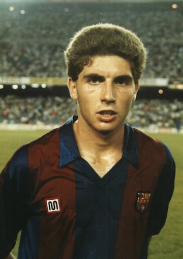 Jugó en el Barcelona desde 1989 hasta 1991. Vistió la camiseta rojiblanca desde 1994 hasta 1999. 