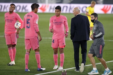 Militao, Varane, Casemiro y Zidane. 
 
