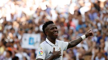 MADRID, 11/09/2022.- El delantero brasileño del Real Madrid, Vinicius Jr celebra su tanto ante el RCD Mallorca durante el partido correspondiente a la jornada 5 de LaLiga disputado ante el RCD Mallorca, este domingo en el estadio Santiago Bernabéu. EFE/ Juanjo Martín