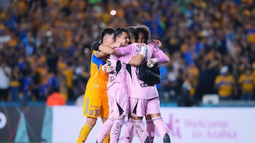 Vladimir Lorona, aCarlos felipe Rodriguez and Nahuel Guzman of Tigres during the round of 16 second leg match between Tigres UANL and FC Cincinnati as part of the CONCACAF Champions Cup 2026, at Universitario Stadium, on March 19, 2026 in Monterrey, Nuevo Leon, Mexico.