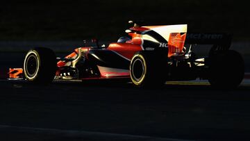 MONTMELO, SPAIN - FEBRUARY 27: Fernando Alonso of Spain driving the (14) McLaren Honda Formula 1 Team McLaren MCL32 on track during day one of Formula One winter testing at Circuit de Catalunya on February 27, 2017 in Montmelo, Spain. (Photo by Mark Thompson/Getty Images)