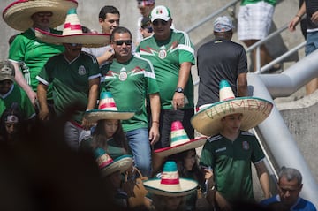 Así vive la afición el duelo entre México y Curazao