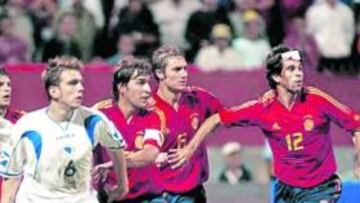 <b>DURA BOSNIA. </b>España, con Raúl, Helguera y Valerón, empató en 2004.