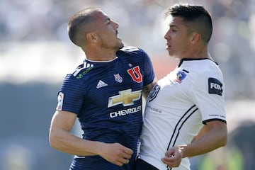 Ubilla y Fierro en un Superclásico jugado con mucha intensidad.