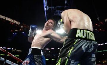 Las mejores imágenes del recital de Canelo frente a Smith