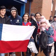 ¡Llegó con muletas! Brereton se reunió con una familia chilena