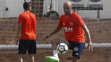 Abdennour durante un entrenamiento del Valencia. 