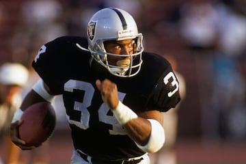 En 1985 ganó el Trofeo Heisman y dos años después dio el salto a la NFL, donde estuvo como corredor hasta 1990 con Los Angeles Raiders. También fue jardinero y bateador designado en la MLB de 1986 a 1990 con los Kansas City Royals. En 1991 y 1993 estuvo con los Chicago White Sox y en 1994 con los California Angels. En 1989 fue elegido al All-Star Game.