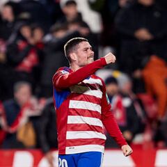 Sergio Ruiz liquida al Málaga y mantiene el mito de Los Cármenes