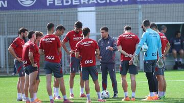 Lisci, junto a sus jugadores durante un entrenamiento.