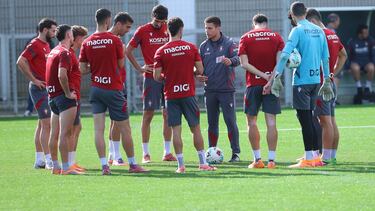 Lisci, junto a sus jugadores durante un entrenamiento.