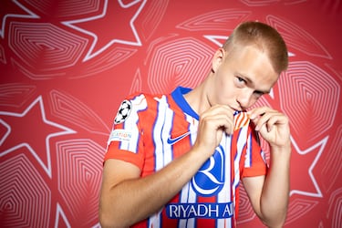 El último refuerzo del Atlético de Madrid en un mercado invernal llegó procedente del Amberes. Su llegada se produjo tras el pago de 20 millones de euros. Solo jugó 5 partidos de rojiblanco y en verano se marcó al Leipzig por 23 millones.