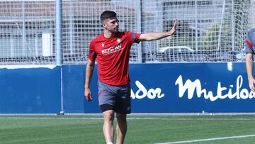 Entrenamiento de Osasuna
Areso ha realizado en solitario el entrenamiento, ante su posible salida del equipo