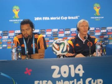 Rueda de prensa junto a Abel Aguilar en Brasil 2014.