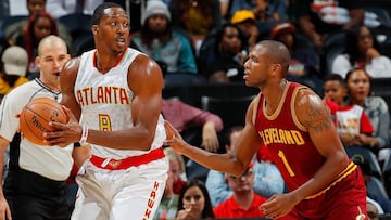 Dwight Howard , con James Jones.