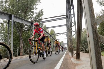  El ciclista estadounidense Sepp Kuss  durante la decimonovena etapa de la Vuelta Ciclista a Espa?a.
