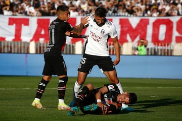 Coelho terminó con un golpe en la canilla tras el choque con Cortés. 