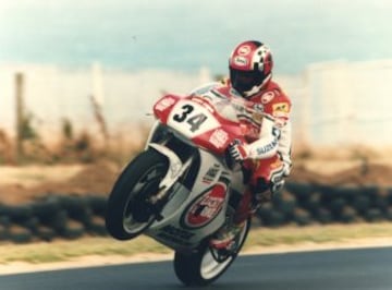 Debutó en 500cc en 1986 y se retiró en 1995. Siempre corrió con Suzuki.