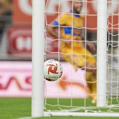 Los argentinos mandan en lista histórica de campeones de goleo en México