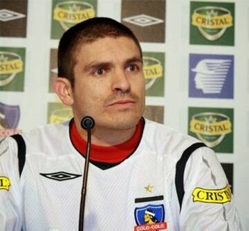 El 2009 llegó a Colo Colo para reemplazar a Miguel Riffo. Fue campeón del Clausura, pero no participó en ningún duelo oficial.