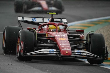 Mensajes de tensión marcan el debut Hamilton en Ferrari