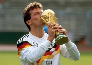 Nombre: Lothar Matthäus. 
Selección: Alemania.
Posición: Volante de contención.
Club en la MLS: Jugó en MetroStars, actual New York Red Bulls.
