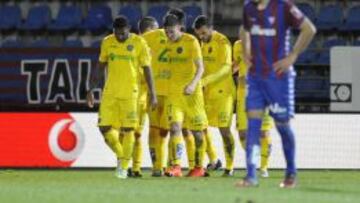 Los jugadores del Getafe celebran el gol.