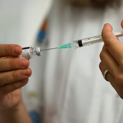 ¿Te vacunas en verano?: los días que tienes que esperar de la primera a la segunda dosis