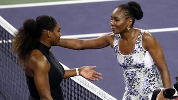 Las hermanas Serena Williams (i) y Venus Williams (d).