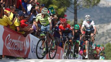 Alberto Contador, Nairo Quintana y Chris Froome ruedan en la llegada en alto a Mas de la Costa durante la Vuelta a España de 2016.