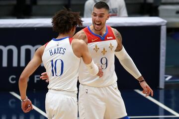 Willy Hernangomez y Jaxson Hayes