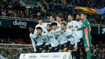 Corberán encuentra su once